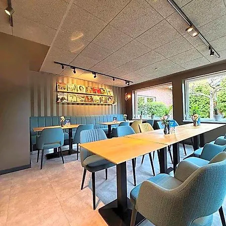 Schlueter & Restaurant מלון 2*